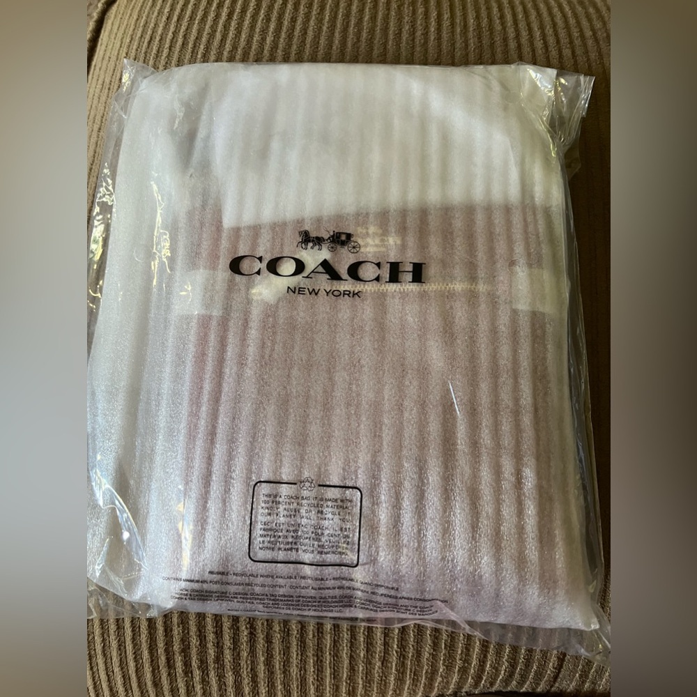 Coach Mini Rowan File Bag nwt in packaging - Picture 4 of 6